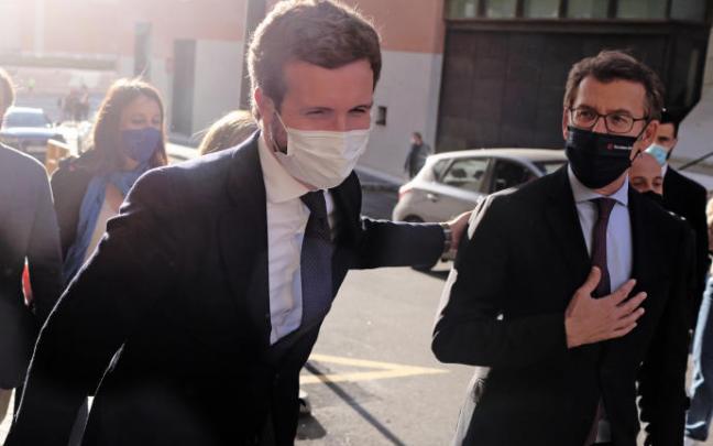 Casado y Feijóo se citan en 'Génova' antes del encuentro con los barones del PP.