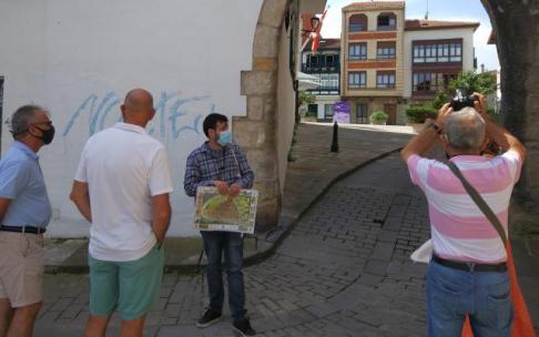 La casa Ormaetxea, previsiblemente, estuvo pegada a la muralla, cuyo único resto que se conserva es el arco de Santiago, que se ve en la imagen de la derecha.