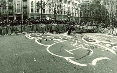 En 1977, el proyecto de aparcamiento subterráneo de la plaza de toros, levantó a todo el barrio por la tala de árboles. En 1977, el proyecto de aparcamiento subterráneo de la plaza de toros, levantó a todo el barrio por la tala de árboles.
