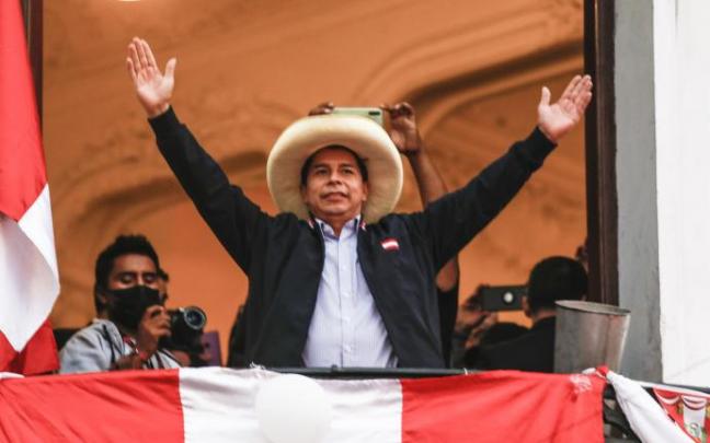 El candidato presidencial de Perú Libre, Pedro Castillo, frente a sus seguidores El candidato presidencial de Perú Libre, Pedro Castillo, frente a sus seguidores