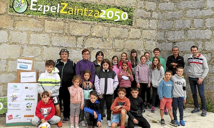 Algunos de los equipos premiados en el acto de entrega que se realizó este sábado en Abaurregaina. Fotos: N.Tanit