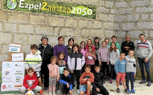 Algunos de los equipos premiados en el acto de entrega que se realizó este sábado en Abaurregaina. Fotos: N.Tanit