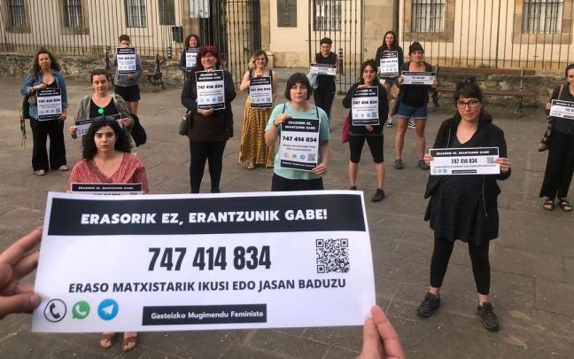 Miembros del Movimiento Feminista de Gasteiz presentaron el lunes el protocolo antiagresiones para las fiestas de La Blanca 2022. | Miembros del Movimiento Feminista de Gasteiz presentaron el lunes el protocolo antiagresiones para las fiestas de La Blanca 2022. |