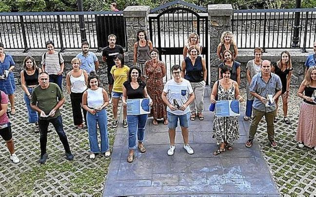 Herritarrak eta eragile ezberdineko ordezkariak Euskara Plana diseinatzeko prozesu parte-hartzailea aurkezteko agerraldian. | ARGAZKIA: N.G.