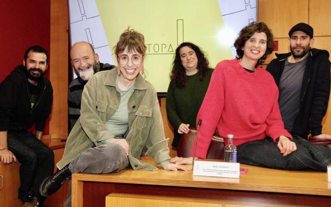 Representantes de las entidades promotoras junto a la concejal de Cultura, Estíbaliz Canto. Representantes de las entidades promotoras junto a la concejal de Cultura, Estíbaliz Canto.
