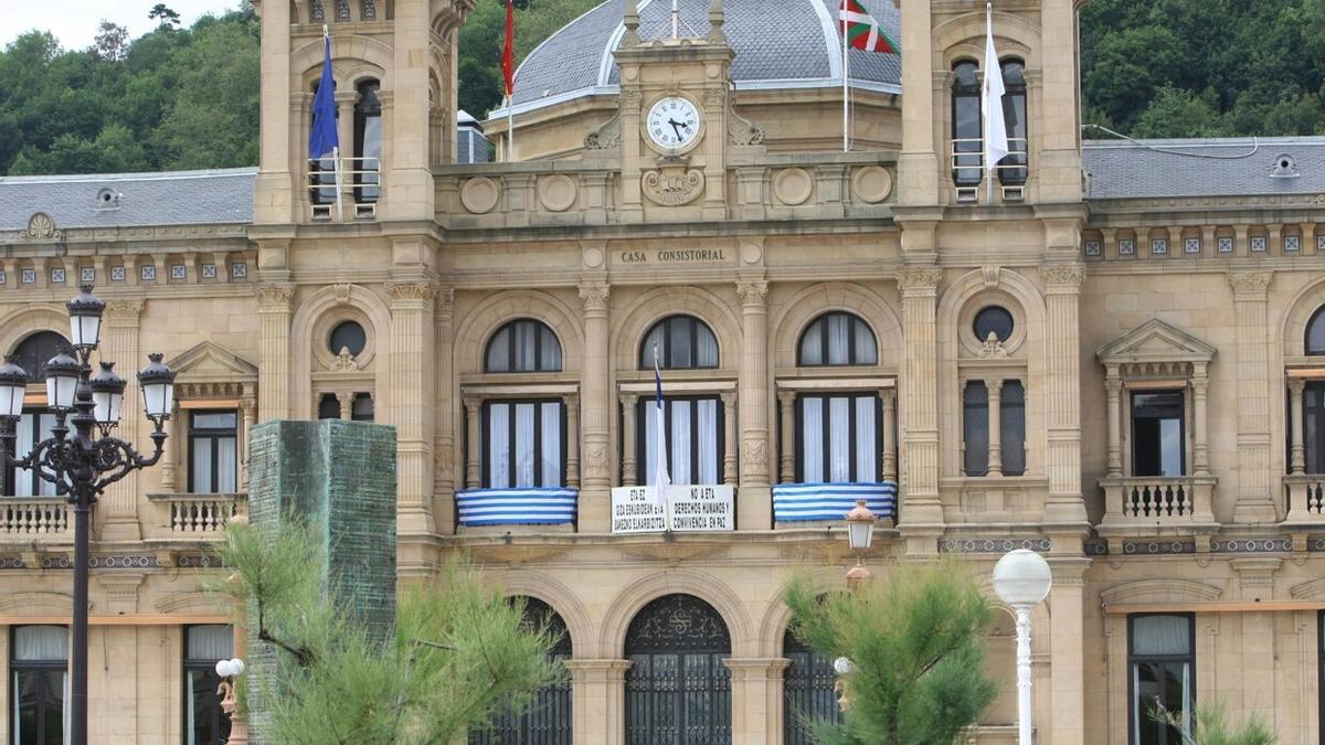 Fachada del Ayuntamiento de Donostia