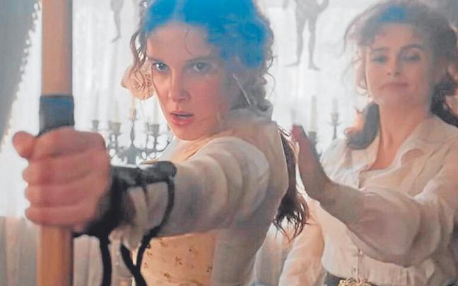 La actriz protagonista, Millie Bobby Brown, está acompañada en el reparto de Helena Bonham Carter. La actriz protagonista, Millie Bobby Brown, está acompañada en el reparto de Helena Bonham Carter.