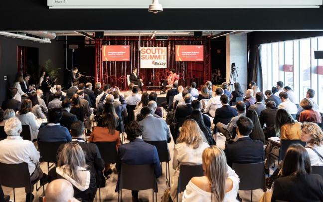 Auditorio lleno durante la sesión de este jueves de la primera edición de esta South Summit Ecosystem Builders, en la Torre Bizkaia, BAT. Auditorio lleno durante la sesión de este jueves de la primera edición de esta South Summit Ecosystem Builders, en la Torre Bizkaia, BAT.