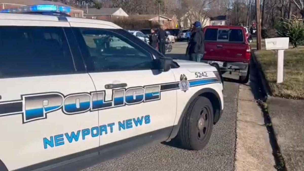 Un coche policial en la zona donde se ha producido el suceso en Virginia.