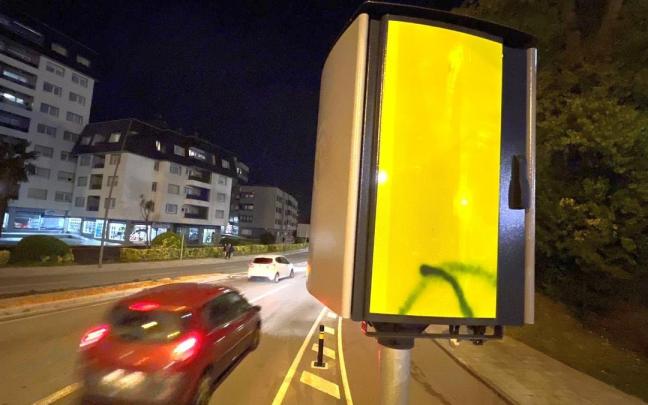 El radar fijo instalado en la avenida de Los Chopos, en la zona de Fadura. El radar fijo instalado en la avenida de Los Chopos, en la zona de Fadura.