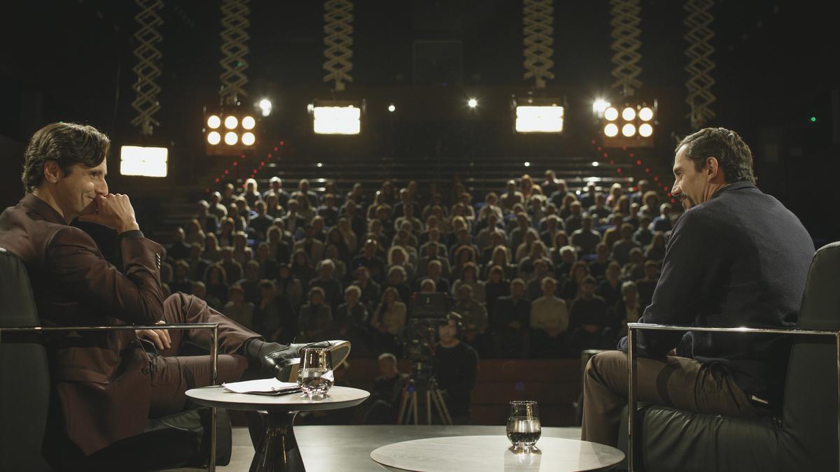 Juan Diego Botto y Paco León, en una escena de la película.