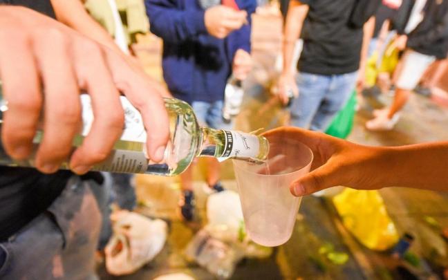 El alcohol se encuentra en el foco principal de los problemas. El alcohol se encuentra en el foco principal de los problemas.