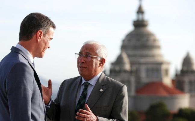 Pedro S&aacute;nchez y Ant&oacute;nio Costa, al t&eacute;rmino de la 33&ordf; cumbre bilateral entre Espa&ntilde;a y Portugal.