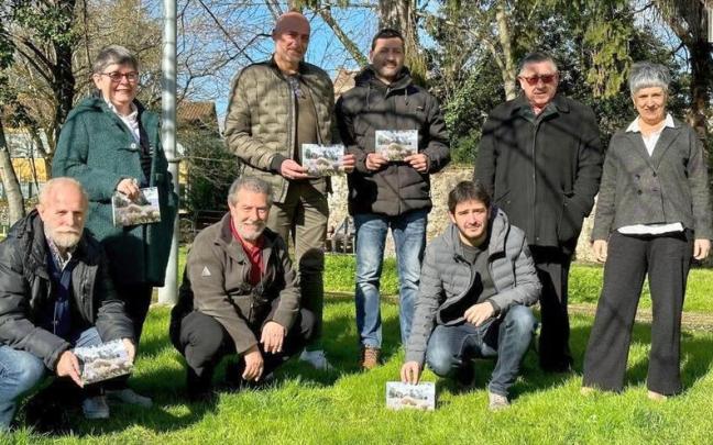 El anuario editado por la asociación Errotari está a la venta por diez euros en los comercios.