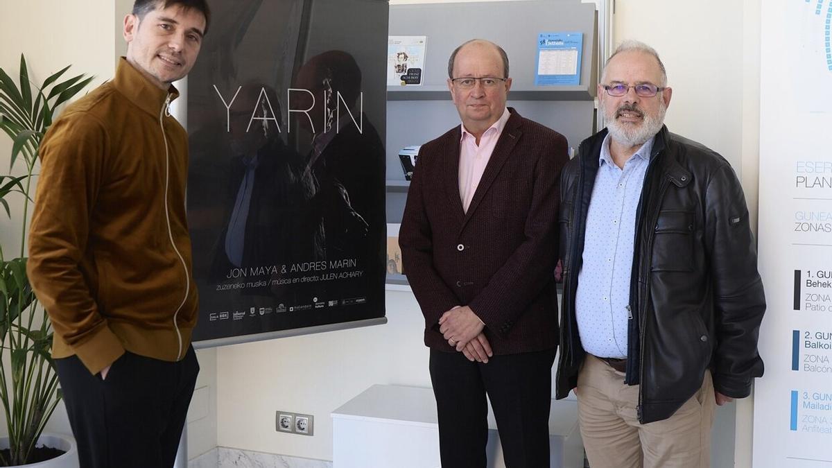 Jon Maya, José Antonio Rodríguez Ranz y Norka Chiapusso, este miércoles, en la presentación del espectáculo de danza 'Yarin', en el teatro Victoria Eugenia de Donostia