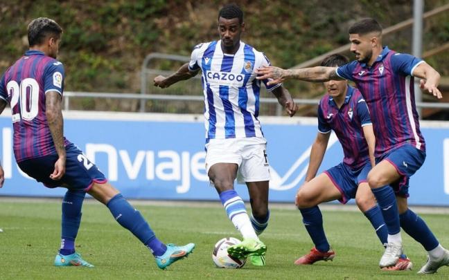 Partido amistoso de pretemporada entre la Real y el Eibar Partido amistoso de pretemporada entre la Real y el Eibar