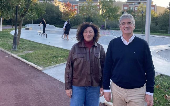 Ainhoa Salterain y Anartz Gandiaga, en la nueva instalación.