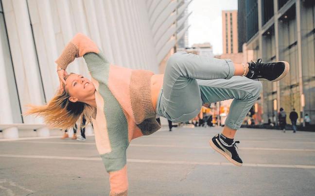 El 'shuffle dance' requiere de mucho equilibrio y flexibilidad. El 'shuffle dance' requiere de mucho equilibrio y flexibilidad.