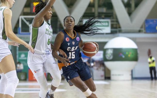 Tiffany Hayes es la máxima anotadora del ÇBK Mersin.