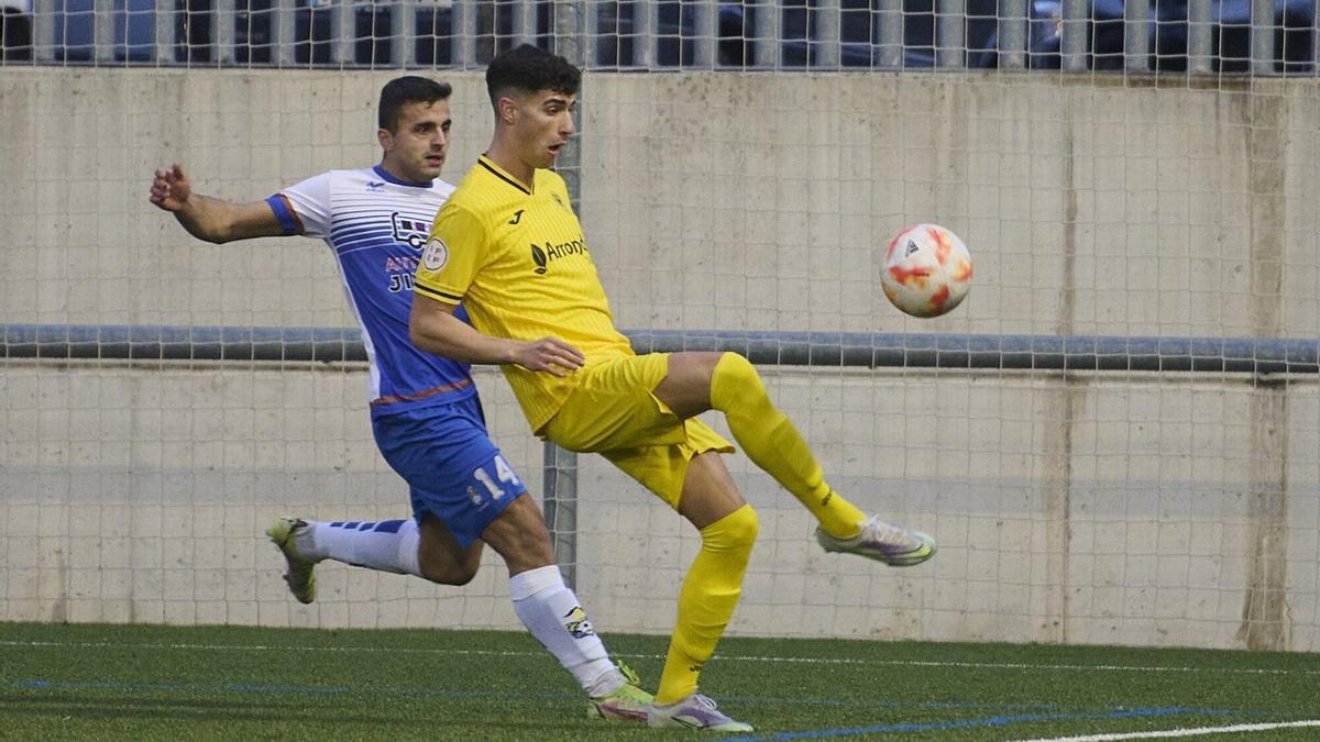 Dos jugadores en una acción durante el Burladés - Alesves