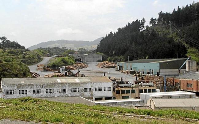 Imagen de hace algunos a&ntilde;os de las antiguas instalaciones de la empresa Maderas de Lekeitio.