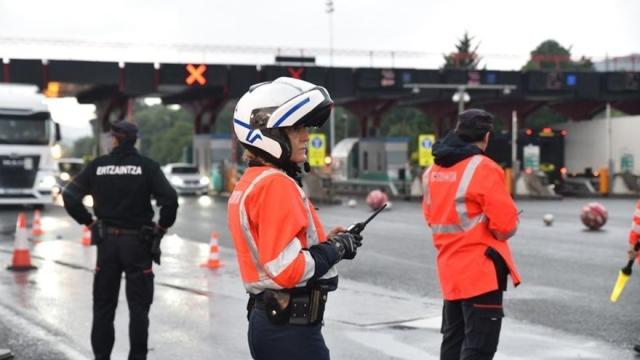 La Ertzaintza reforzará desde este lunes la inspección de camiones y autobuses en Euskadi