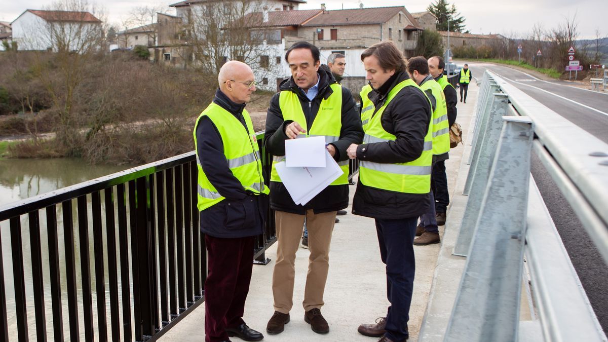 Visita del consejero Ciriza a una de las actuaciones de mejora realizadas en la Red de Carreteras de Navarra.