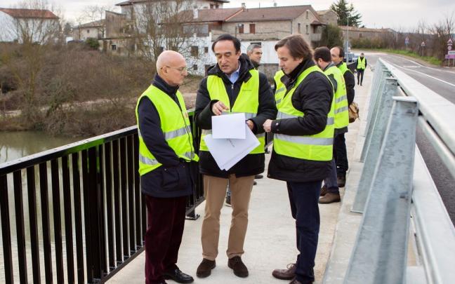 Visita del consejero Ciriza a una de las actuaciones de mejora realizadas en la Red de Carreteras de Navarra.