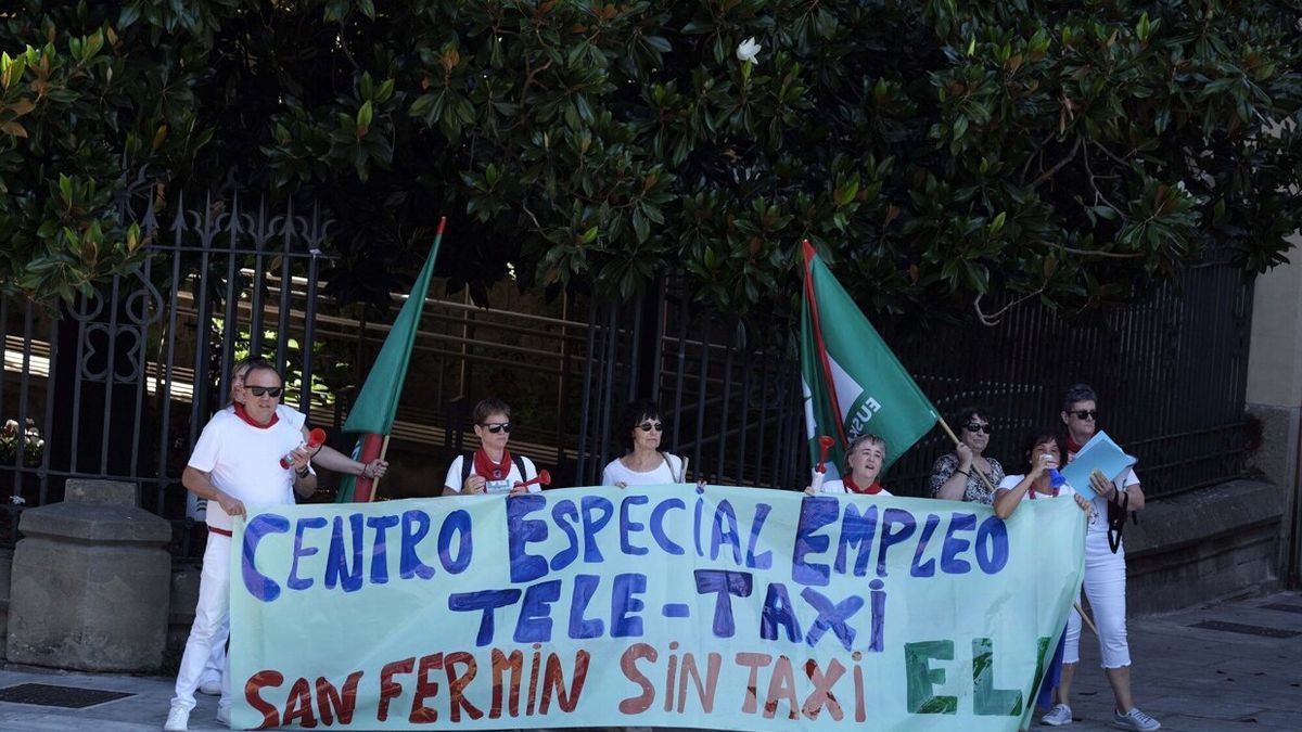 Protesta de los trabajadores de la centralita de Tele Taxi