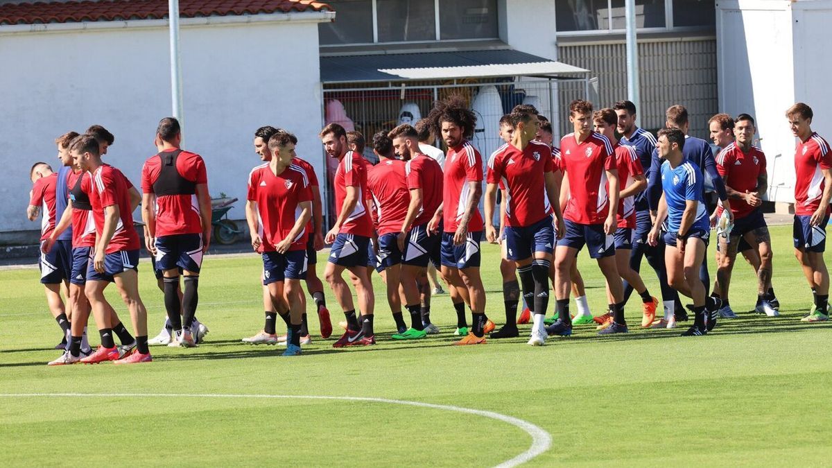 Los jugadores de Osasuna salen al entrenamiento de las 10.00 horas en Tajonar