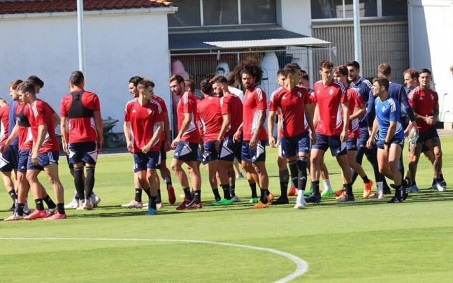 Los jugadores de Osasuna salen al entrenamiento de las 10.00 horas en Tajonar