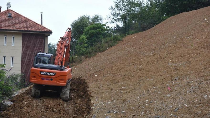 Gobierno vasco y Diputaci&oacute;n est&aacute; llevando a cabo ahora mismo la estabilizaci&oacute;n de una de las laderas de El Pe&ntilde;ascal para evitar problemas a los nuevos edificios que se construir&aacute;n en un futuro.