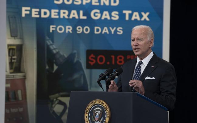 Biden ha pedido al Congreso que apruebe la eliminación de los impuestos federales a la gasolina y el diésel. Biden ha pedido al Congreso que apruebe la eliminación de los impuestos federales a la gasolina y el diésel.