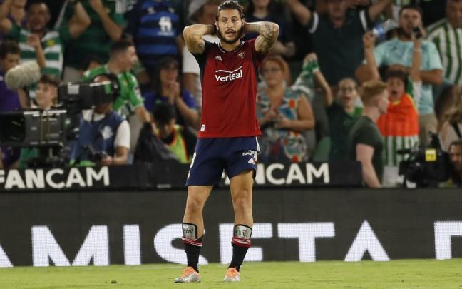 El defensa de Osasuna Juan Cruz se lamenta tras el partido