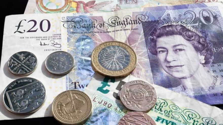 La libra sigue en caída libre tras las críticas del FMI al plan financiero del Gobierno británico
