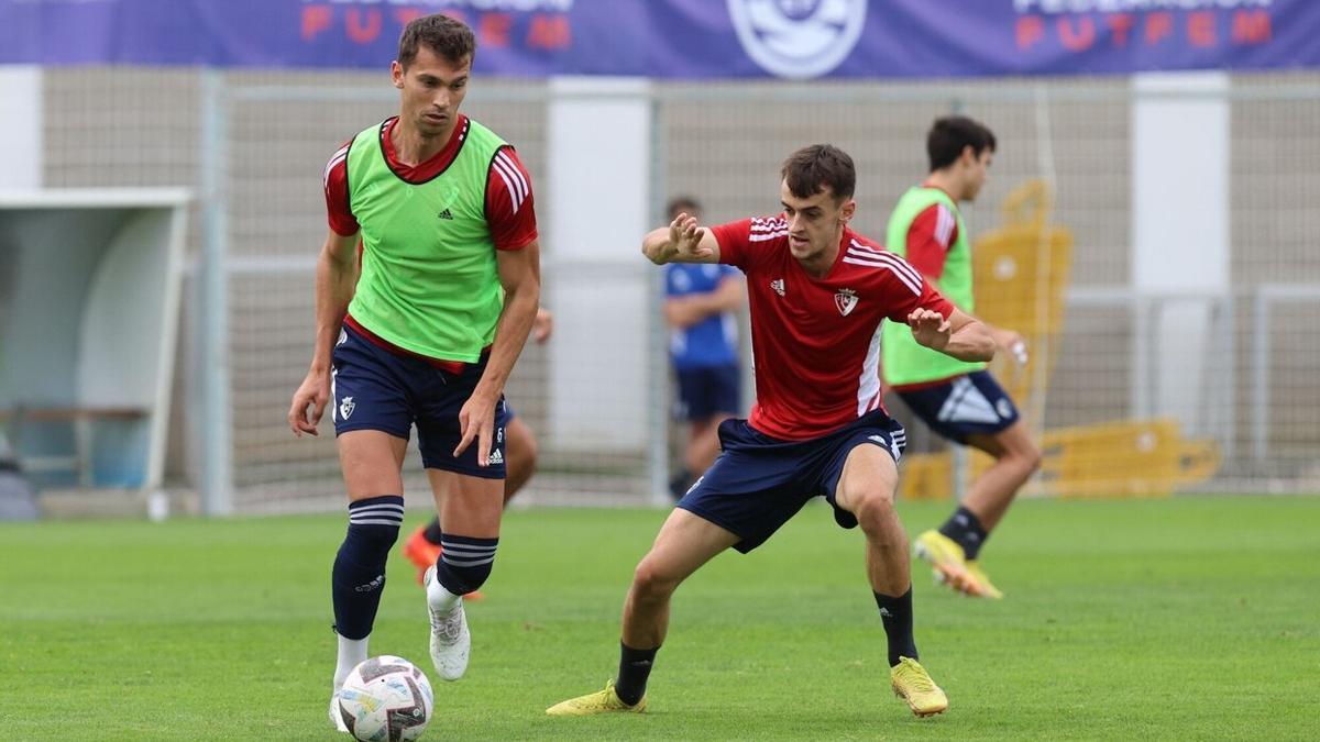 Lucas Torró y Aimar Oroz, en los primeros lances del entrenamiento matinal de Tahjonar.