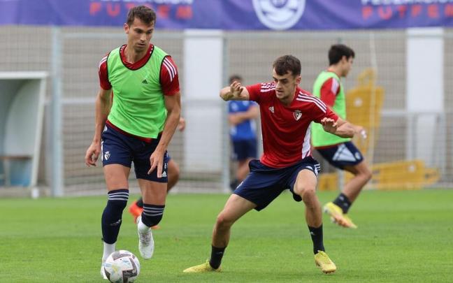 Lucas Torró y Aimar Oroz, en los primeros lances del entrenamiento matinal de Tahjonar.