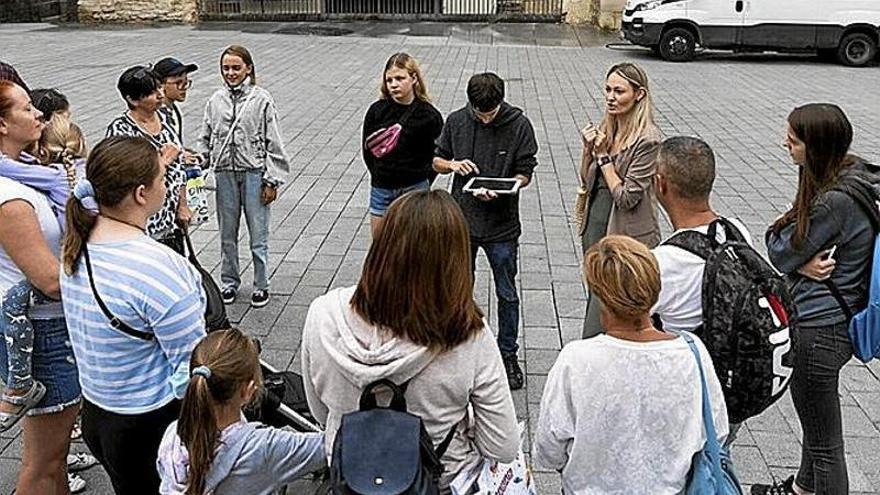 Visita guiada al Casco Viejo con personas desplazadas de Ucrania.