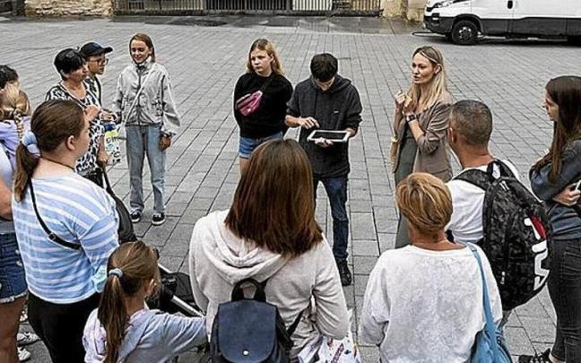 Visita guiada al Casco Viejo con personas desplazadas de Ucrania. Visita guiada al Casco Viejo con personas desplazadas de Ucrania.