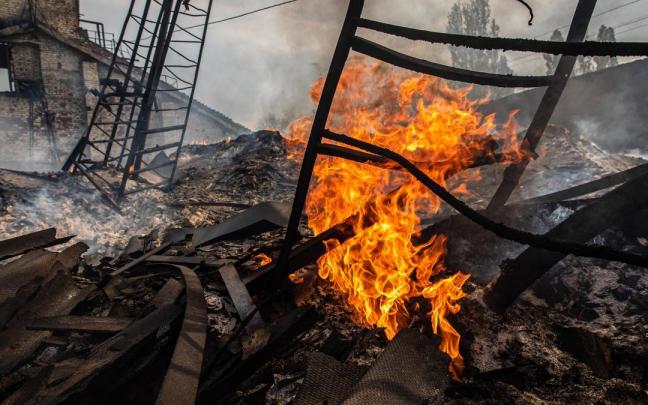 Un silo de grano, destruido tras un bombardeo ruso en el Donbás. Un silo de grano, destruido tras un bombardeo ruso en el Donbás.
