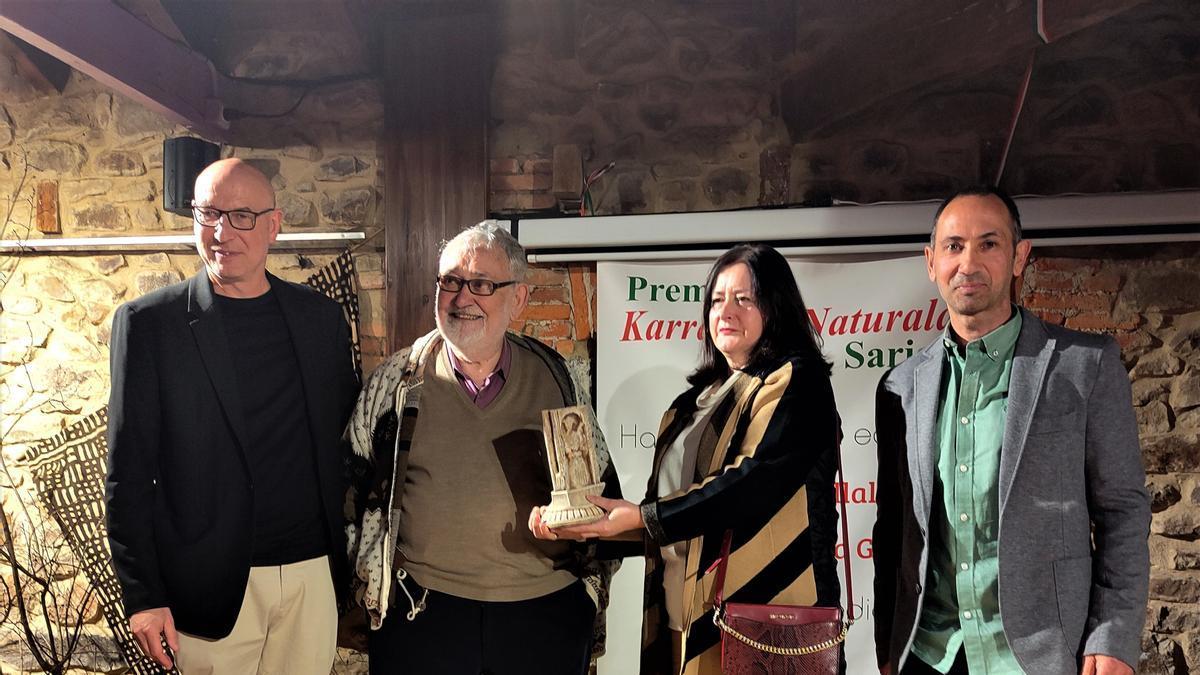 El alcalde Raúl Palacio, Josu López Villalva, Nati Orcasitas y Sergio González Ahedo, que presentó la entrega de los galardones.