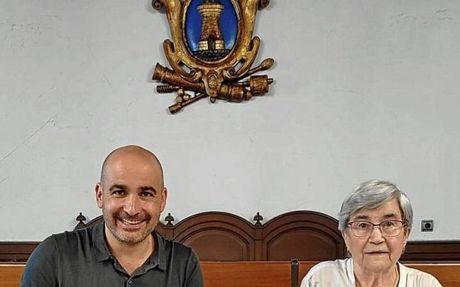 Adur Ezenarro y Miren Etxezarreta en el ayuntamiento. | FOTO: N.G. Adur Ezenarro y Miren Etxezarreta en el ayuntamiento. | FOTO: N.G.