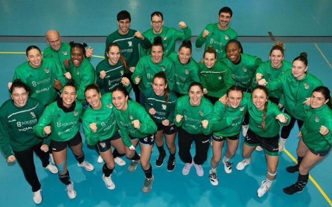 Las jugadoras y el cuerpo técnico del Gurpea Beti Onak, con ganas de hacer un buen papel en la Copa de la Reina. Las jugadoras y el cuerpo técnico del Gurpea Beti Onak, con ganas de hacer un buen papel en la Copa de la Reina.