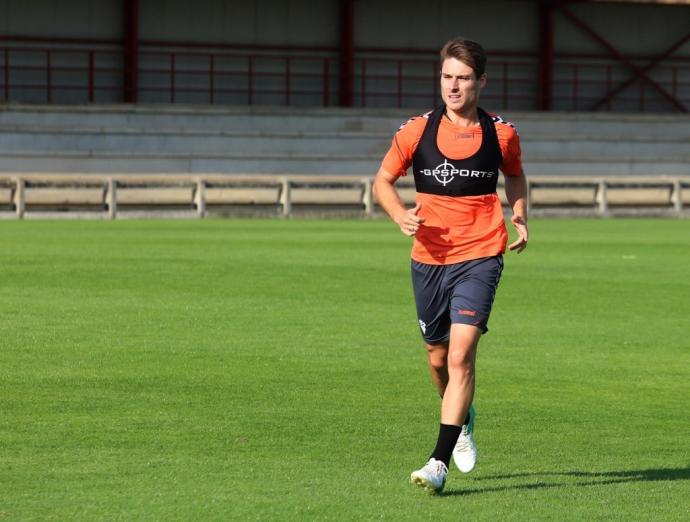 Jon Erice, durante su etapa en el Albacete, entrenando en las Instalaciones de Tajonar.