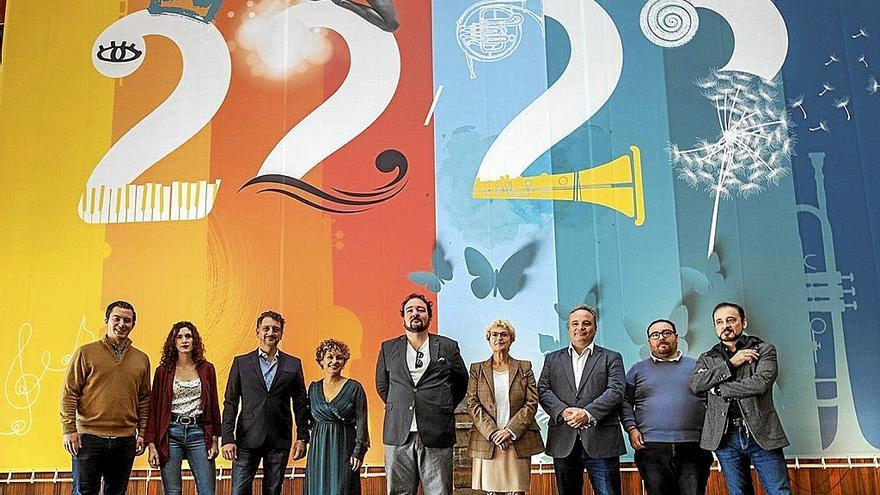 El equipo técnico y artístico de la zarzuela y de Baluarte.