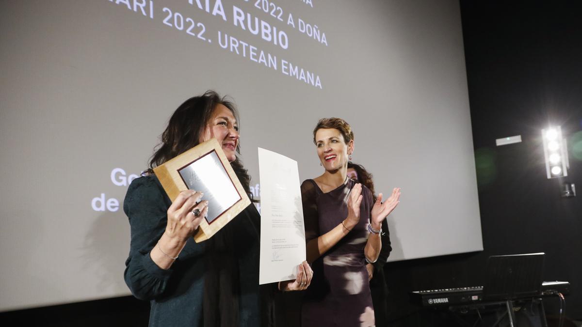 Puy Oria recibe el premio ‘Francisco de Javier’.