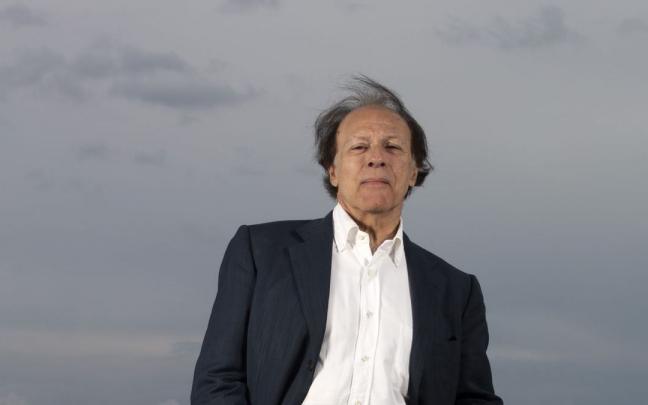 Javier Mar&iacute;as.