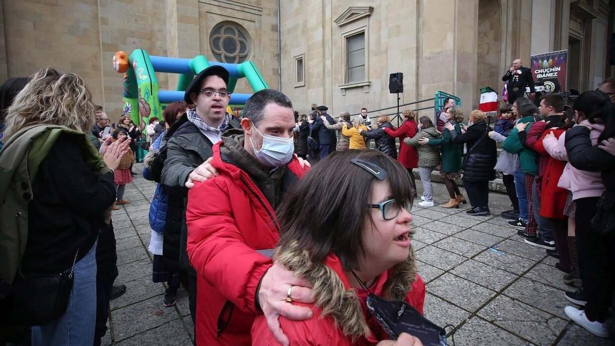 Participantes en la fiesta organizada por la Asociación Síndrome de Down de Navarra para celebrar el Día Mundial del Síndorme de Down.