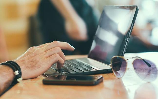 Se han detenido a 2 personas e investigado a otras 2, como presuntos autores de los delitos de estafa, receptaci&oacute;n y pertenencia a grupo criminal