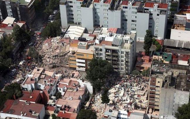 Vista aérea de los daños producidos por los terremotos de esta semana en Ciudad de México. Vista aérea de los daños producidos por los terremotos de esta semana en Ciudad de México.